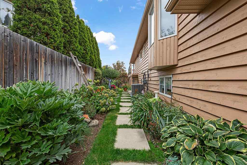 MLS® A2269146 - 4 Ross View Place SE in Ross Glen Medicine Hat, Residential