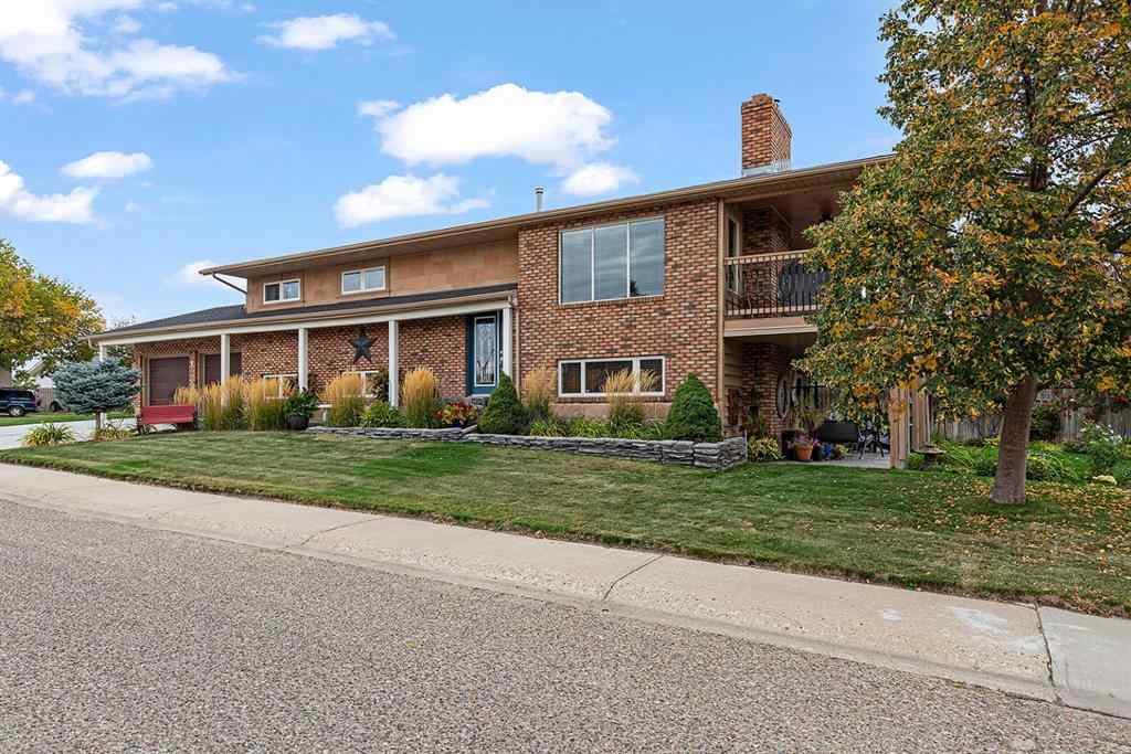 MLS® A2269146 - 4 Ross View Place SE in Ross Glen Medicine Hat, Residential