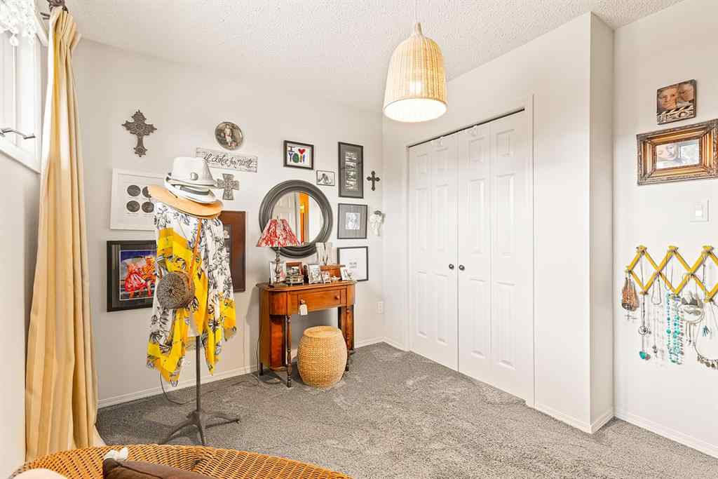 MLS® A2269146 - 4 Ross View Place SE in Ross Glen Medicine Hat, Residential