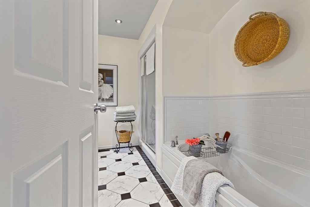 MLS® A2269146 - 4 Ross View Place SE in Ross Glen Medicine Hat, Residential