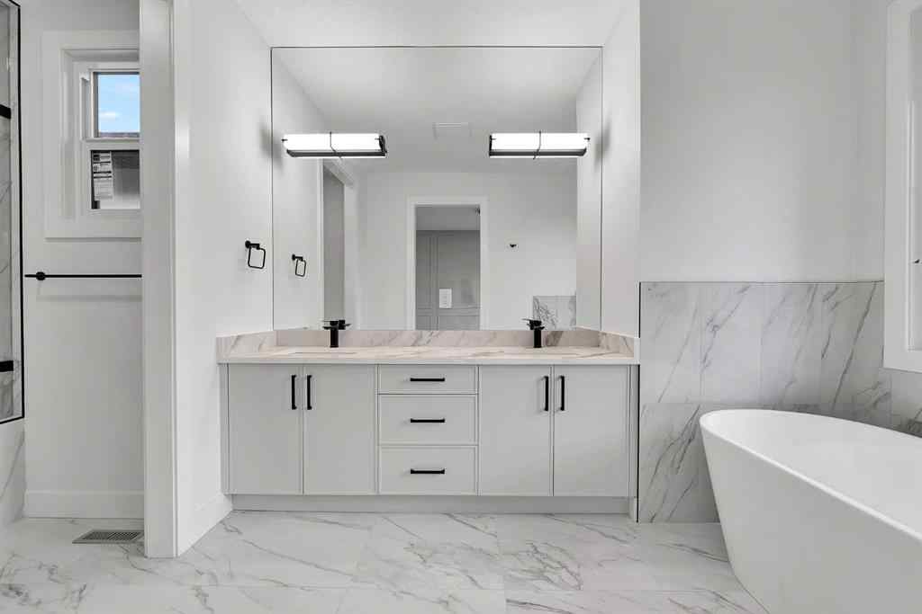 MLS® A2269153 - 2526 7 Avenue NW in West Hillhurst Calgary, Residential