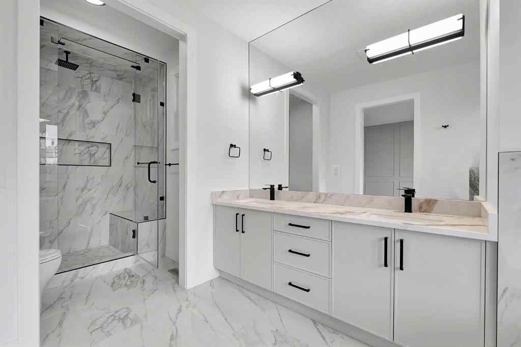 MLS® A2269153 - 2526 7 Avenue NW in West Hillhurst Calgary, Residential