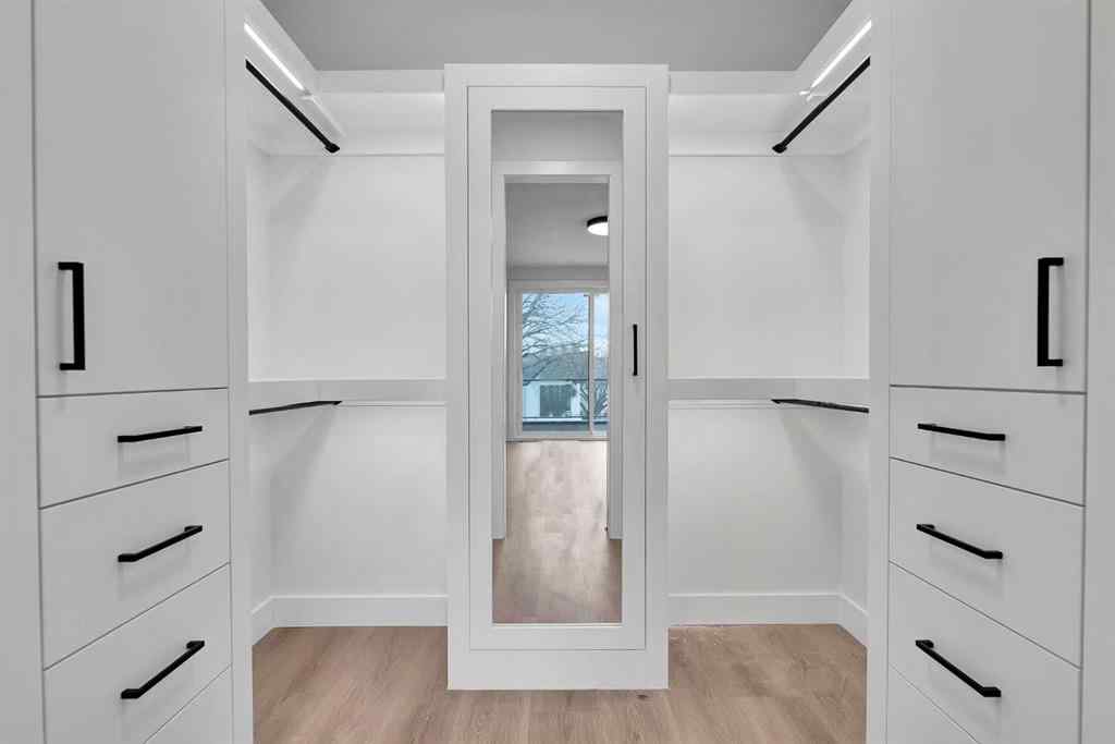 MLS® A2269153 - 2526 7 Avenue NW in West Hillhurst Calgary, Residential