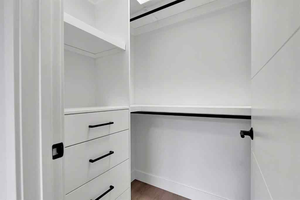 MLS® A2269153 - 2526 7 Avenue NW in West Hillhurst Calgary, Residential