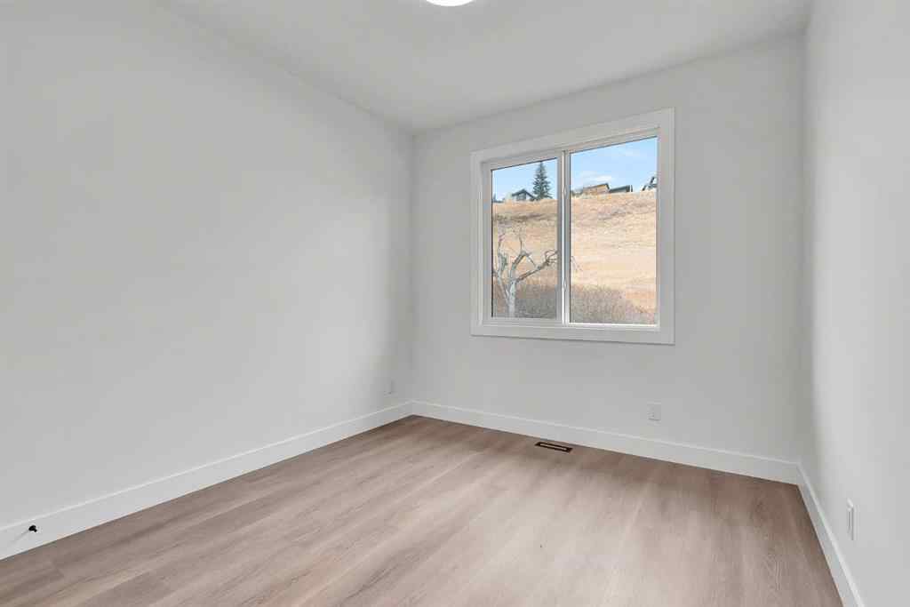 MLS® A2269153 - 2526 7 Avenue NW in West Hillhurst Calgary, Residential