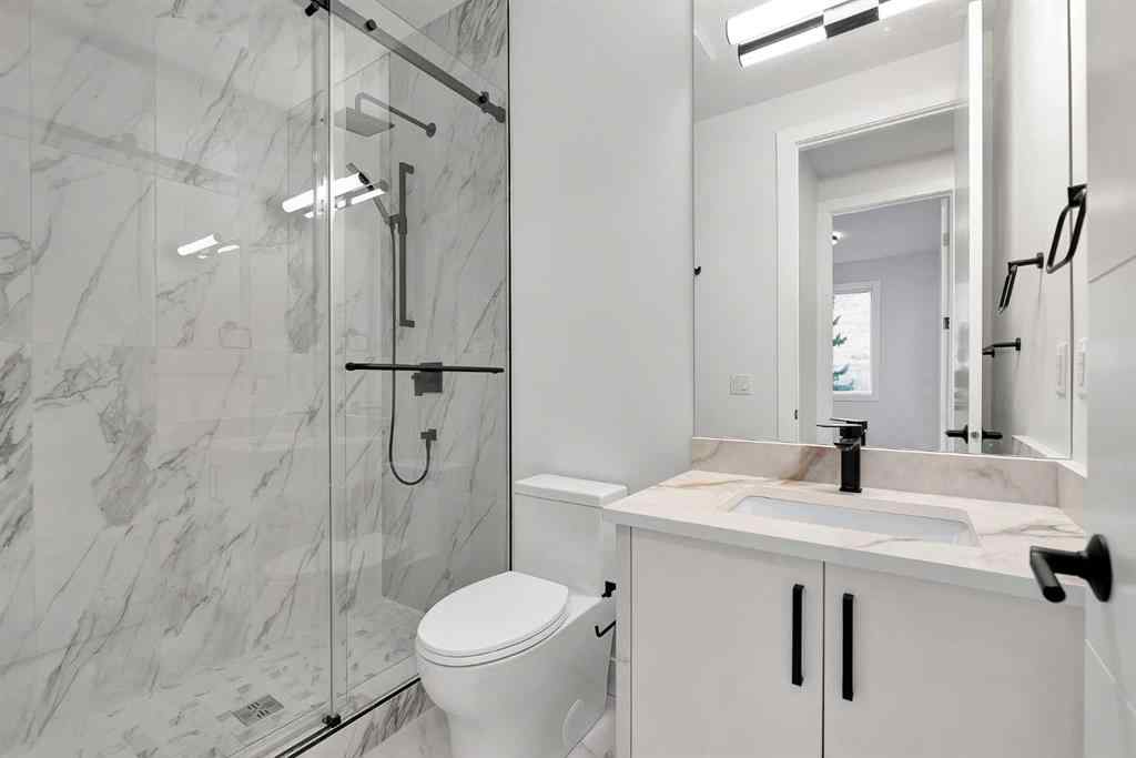 MLS® A2269153 - 2526 7 Avenue NW in West Hillhurst Calgary, Residential