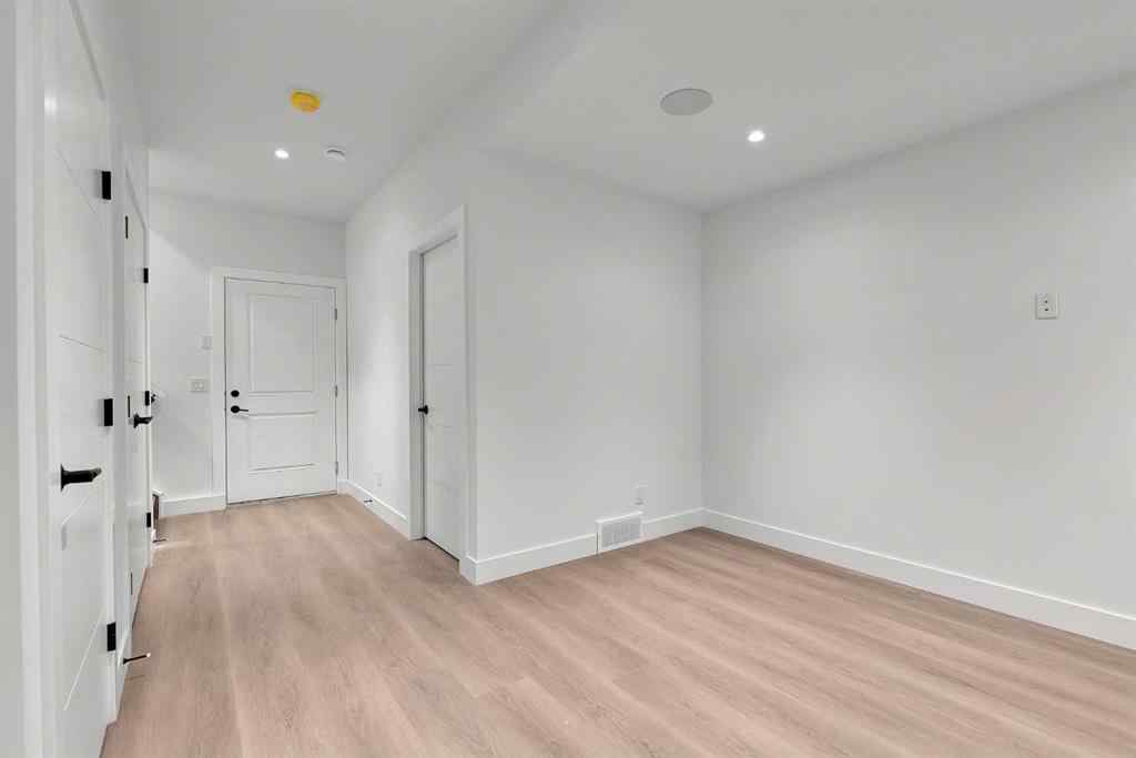 MLS® A2269153 - 2526 7 Avenue NW in West Hillhurst Calgary, Residential