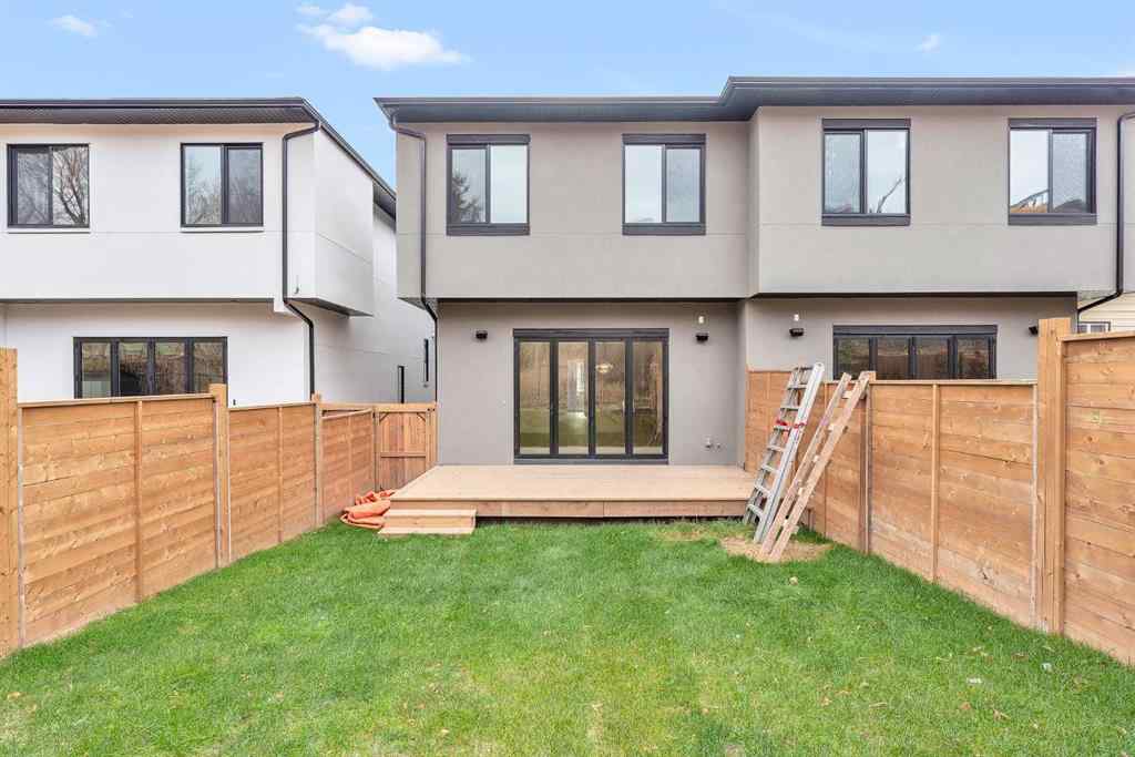 MLS® A2269153 - 2526 7 Avenue NW in West Hillhurst Calgary, Residential