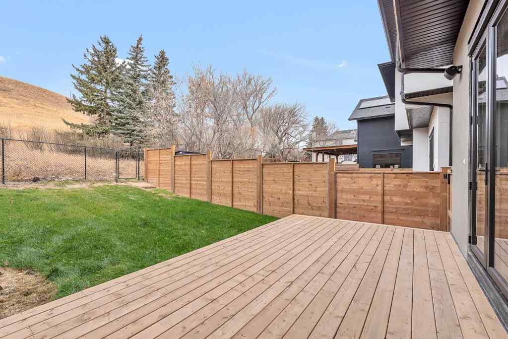 MLS® A2269153 - 2526 7 Avenue NW in West Hillhurst Calgary, Residential