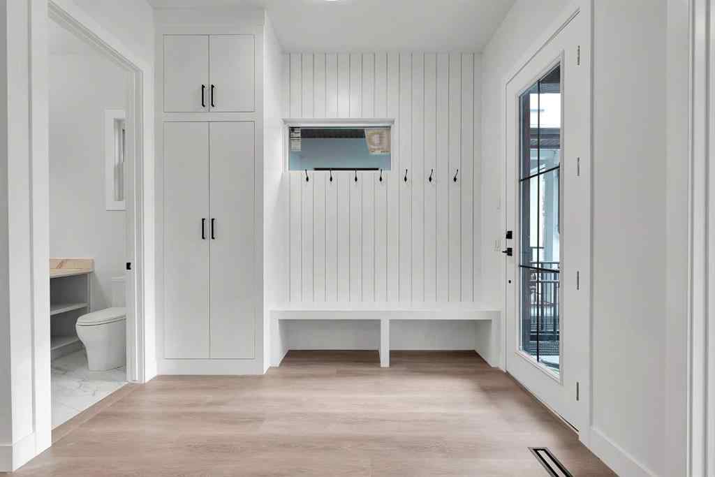 MLS® A2269153 - 2526 7 Avenue NW in West Hillhurst Calgary, Residential