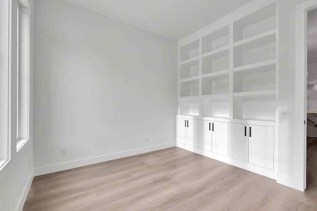 MLS® A2269153 - 2526 7 Avenue NW in West Hillhurst Calgary, Residential