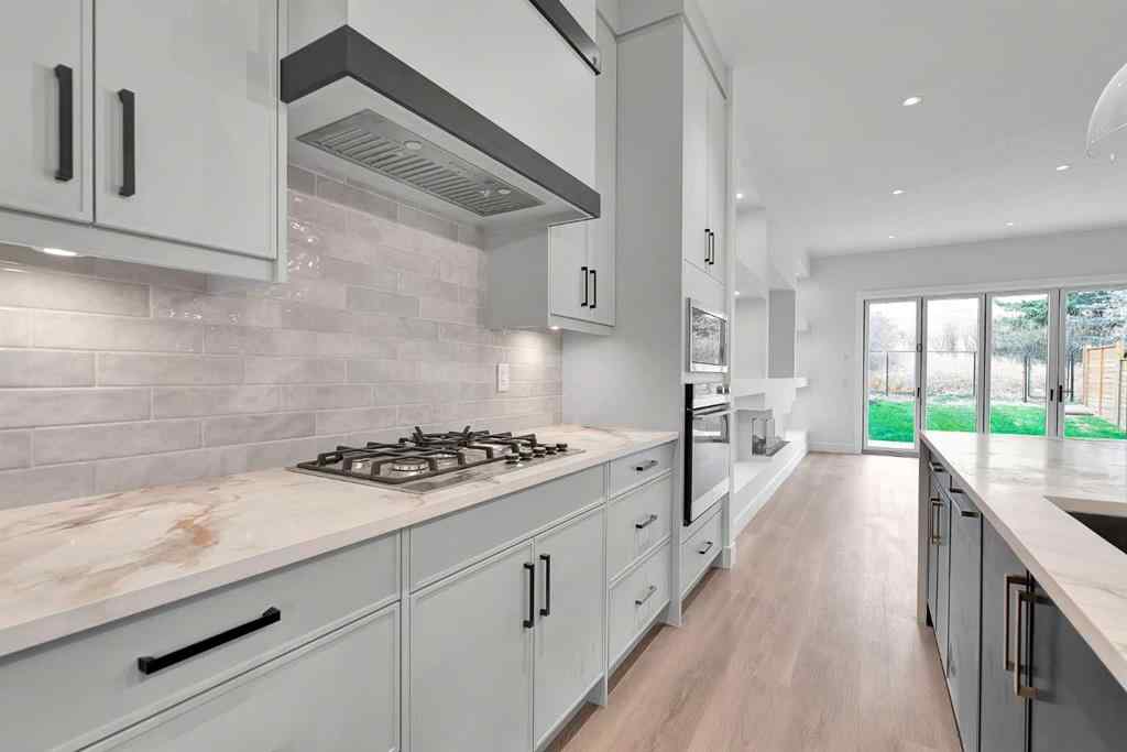 MLS® A2269153 - 2526 7 Avenue NW in West Hillhurst Calgary, Residential