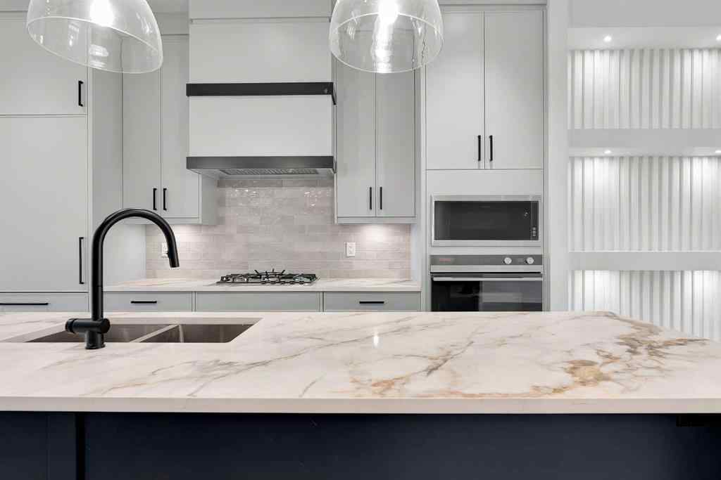 MLS® A2269153 - 2526 7 Avenue NW in West Hillhurst Calgary, Residential