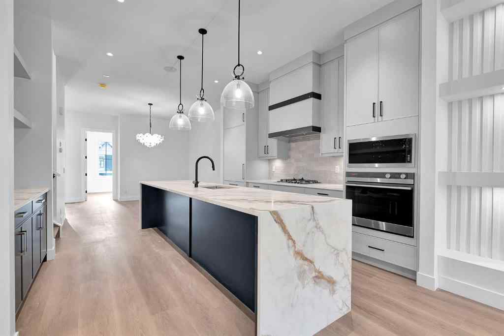 MLS® A2269153 - 2526 7 Avenue NW in West Hillhurst Calgary, Residential