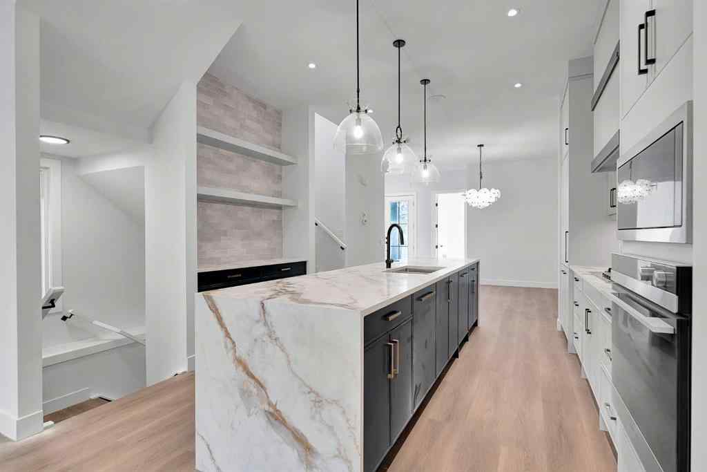 MLS® A2269153 - 2526 7 Avenue NW in West Hillhurst Calgary, Residential