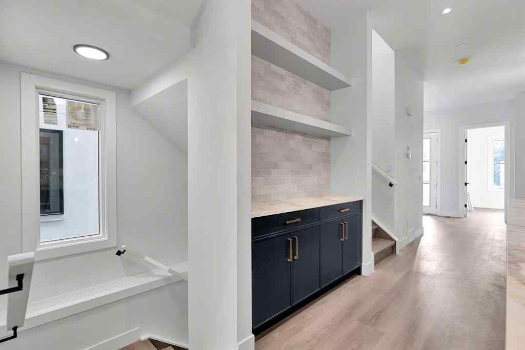 MLS® A2269153 - 2526 7 Avenue NW in West Hillhurst Calgary, Residential