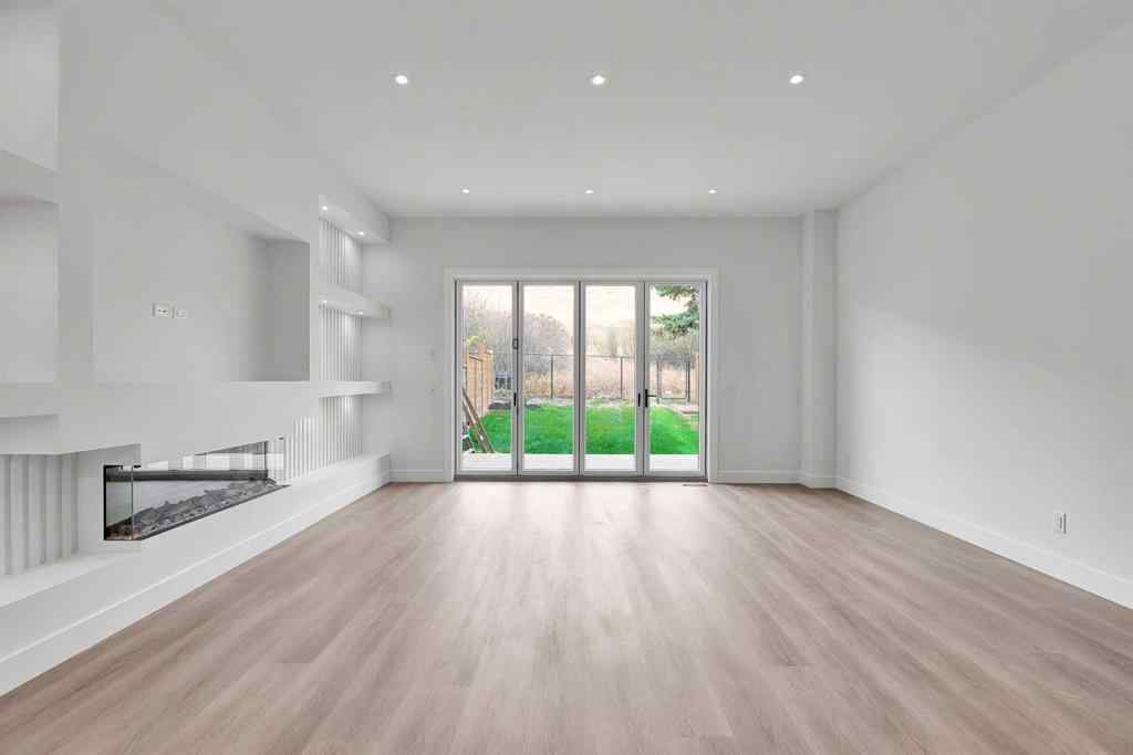 MLS® A2269153 - 2526 7 Avenue NW in West Hillhurst Calgary, Residential