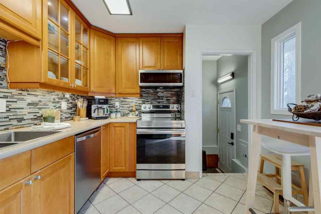 MLS&reg; # A2269154 - 3235 Bearspaw Drive NW in Brentwood Calgary, Residential Open Houses