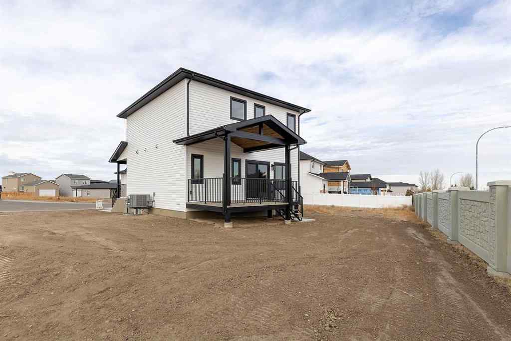 MLS® A2269155 - 111 Sierra Road SW in SW Southridge Medicine Hat, Residential