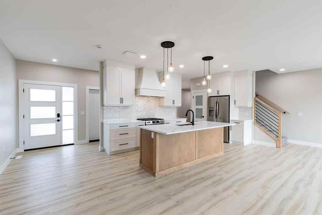 MLS® A2269155 - 111 Sierra Road SW in SW Southridge Medicine Hat, Residential