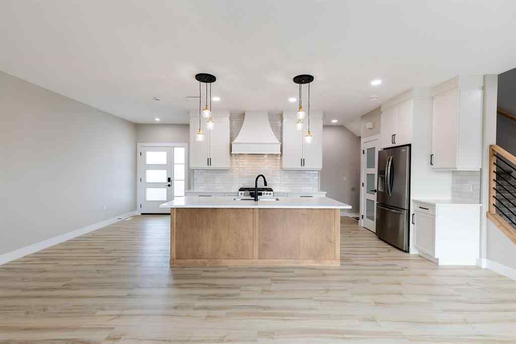 MLS® A2269155 - 111 Sierra Road SW in SW Southridge Medicine Hat, Residential