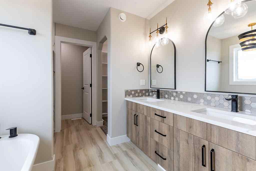 MLS® A2269155 - 111 Sierra Road SW in SW Southridge Medicine Hat, Residential