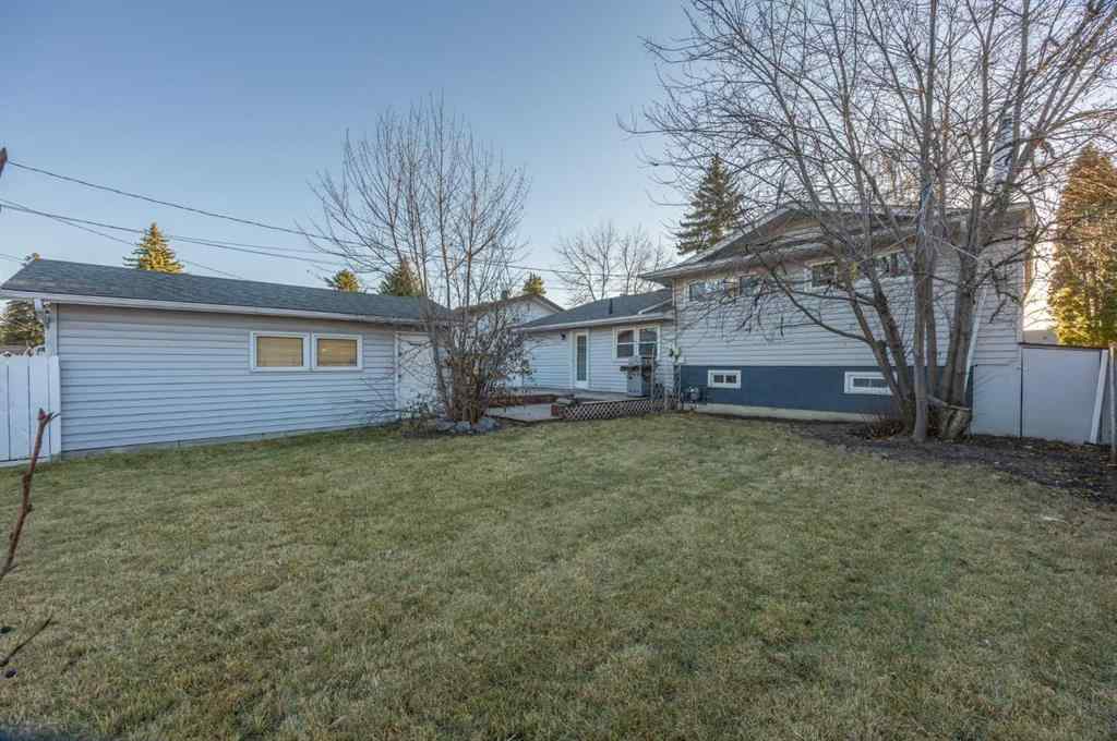 MLS® A2269164 - 10444 Maplecreek Drive SE in Maple Ridge Calgary, Residential