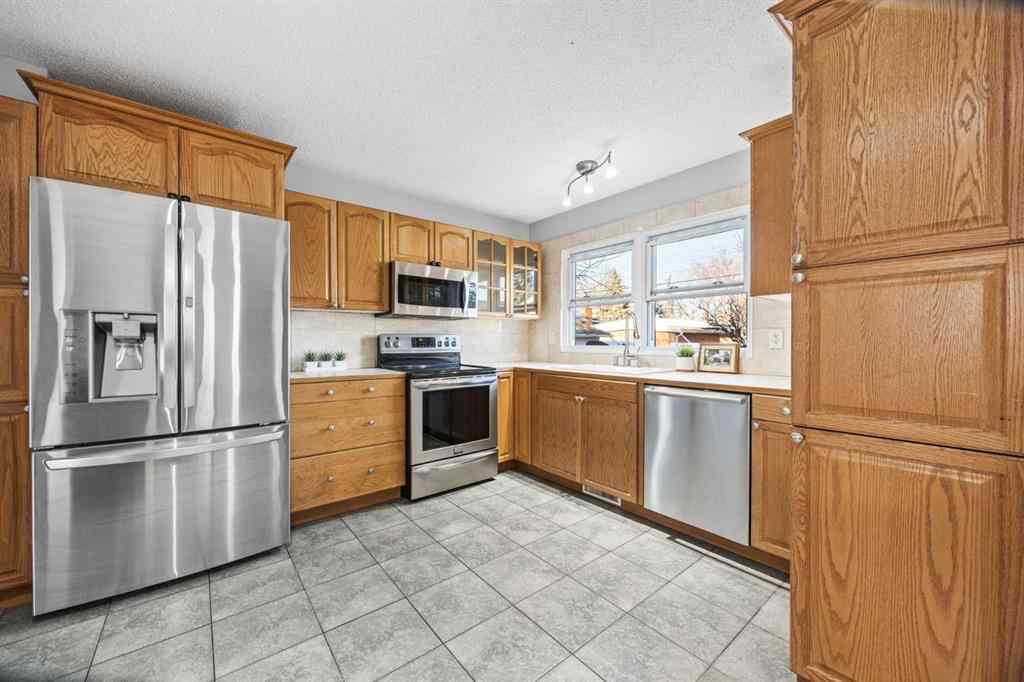 MLS® A2269164 - 10444 Maplecreek Drive SE in Maple Ridge Calgary, Residential