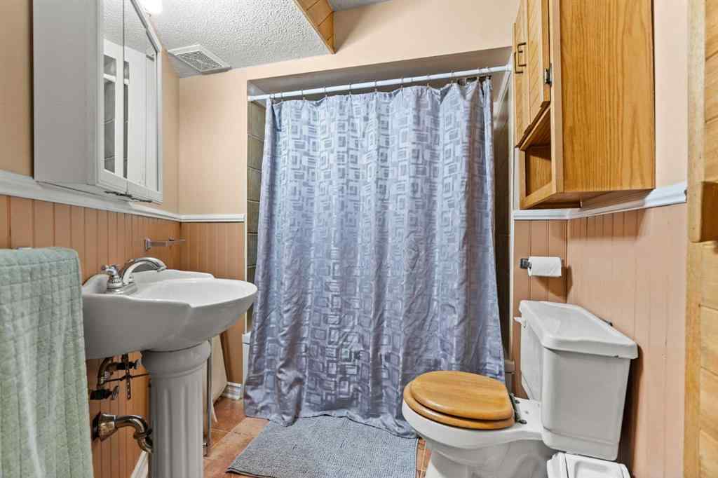 MLS® A2269173 - 2628 106 Avenue SW in Cedarbrae Calgary, Residential