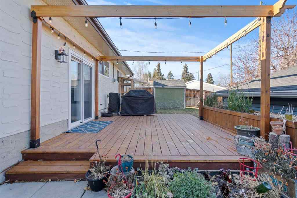 MLS® A2269173 - 2628 106 Avenue SW in Cedarbrae Calgary, Residential