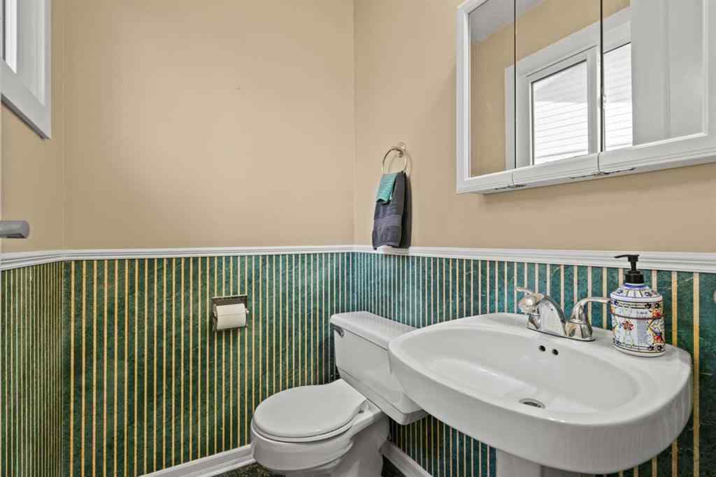 MLS® A2269173 - 2628 106 Avenue SW in Cedarbrae Calgary, Residential