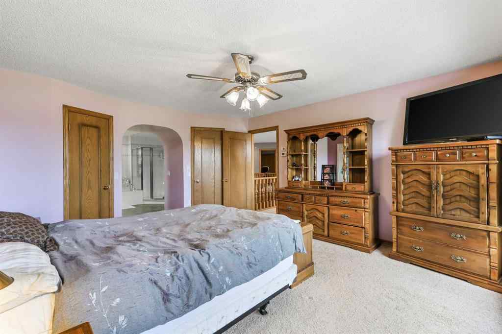 MLS® A2269176 - 322 Douglas Woods Court SE in Douglasdale/Glen Calgary, Residential