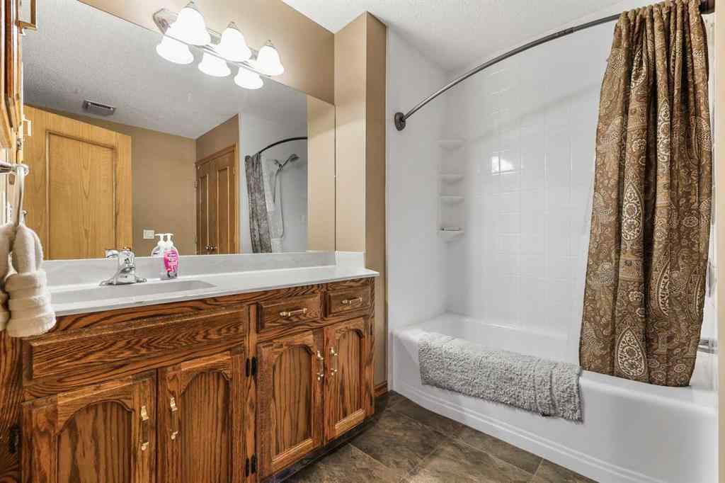 MLS® A2269176 - 322 Douglas Woods Court SE in Douglasdale/Glen Calgary, Residential