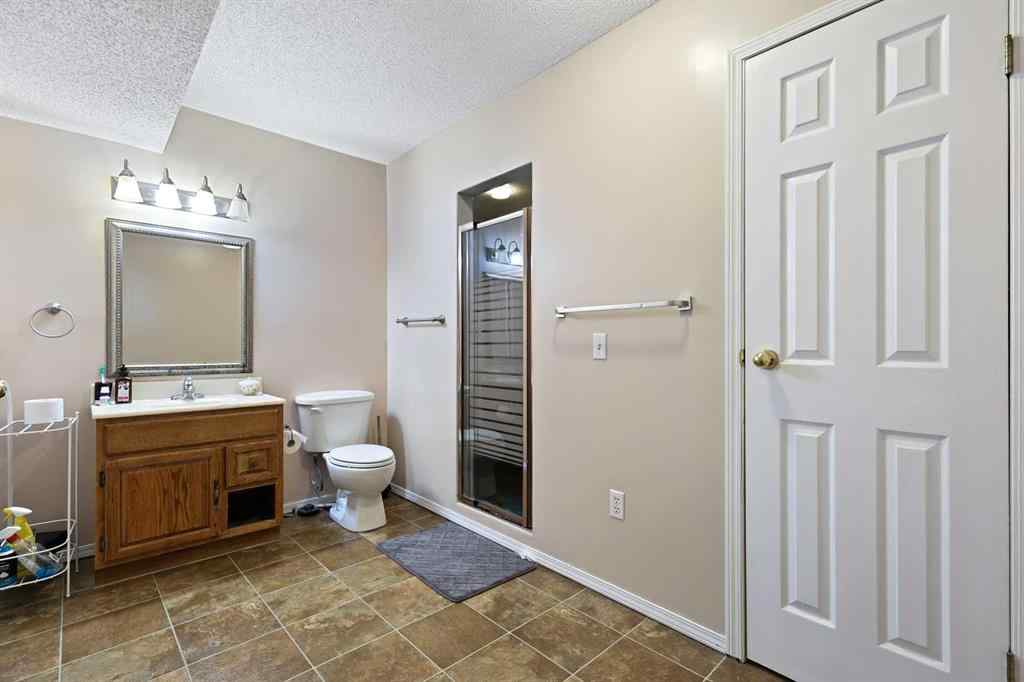 MLS® A2269176 - 322 Douglas Woods Court SE in Douglasdale/Glen Calgary, Residential