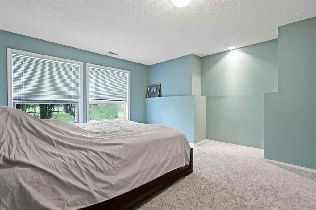 MLS® A2269176 - 322 Douglas Woods Court SE in Douglasdale/Glen Calgary, Residential