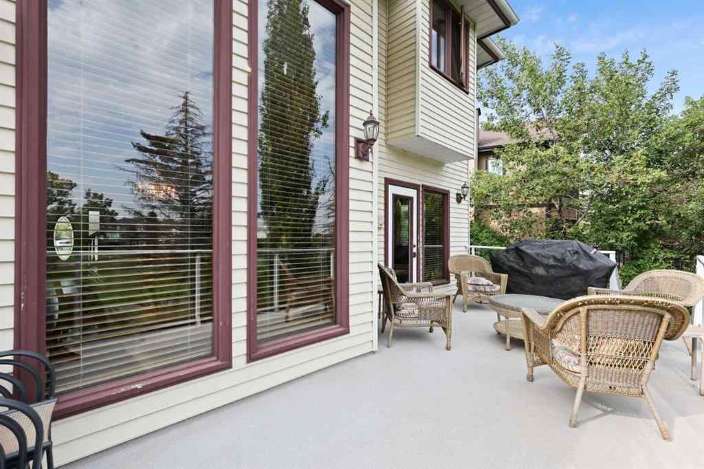 MLS® A2269176 - 322 Douglas Woods Court SE in Douglasdale/Glen Calgary, Residential