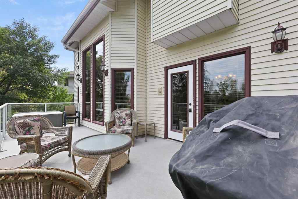 MLS® A2269176 - 322 Douglas Woods Court SE in Douglasdale/Glen Calgary, Residential