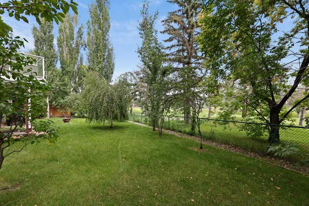 MLS® A2269176 - 322 Douglas Woods Court SE in Douglasdale/Glen Calgary, Residential