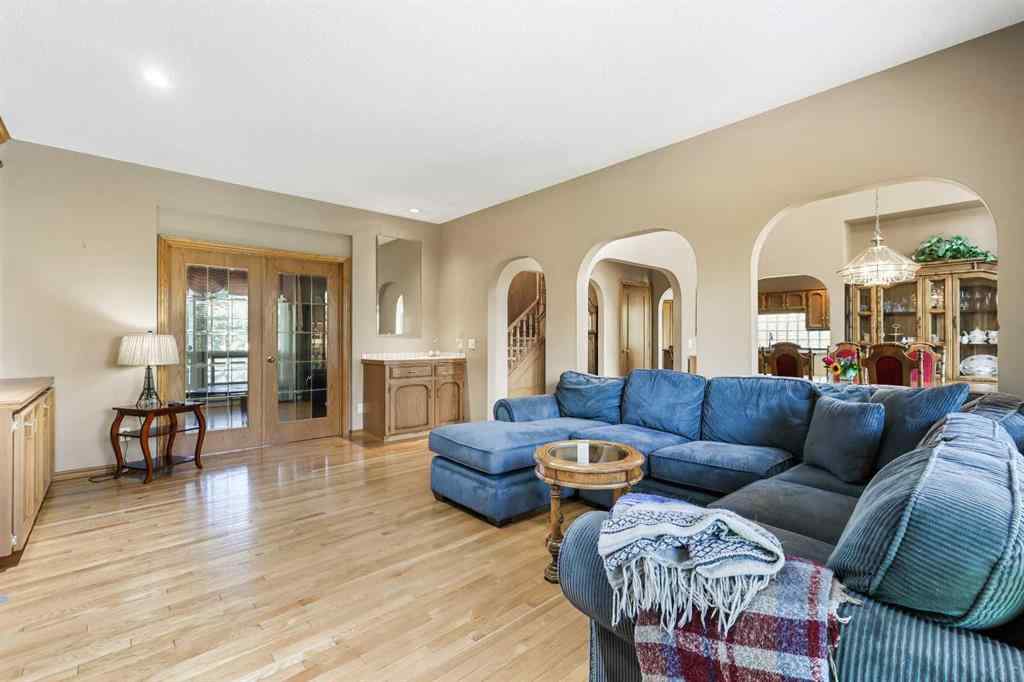 MLS® A2269176 - 322 Douglas Woods Court SE in Douglasdale/Glen Calgary, Residential