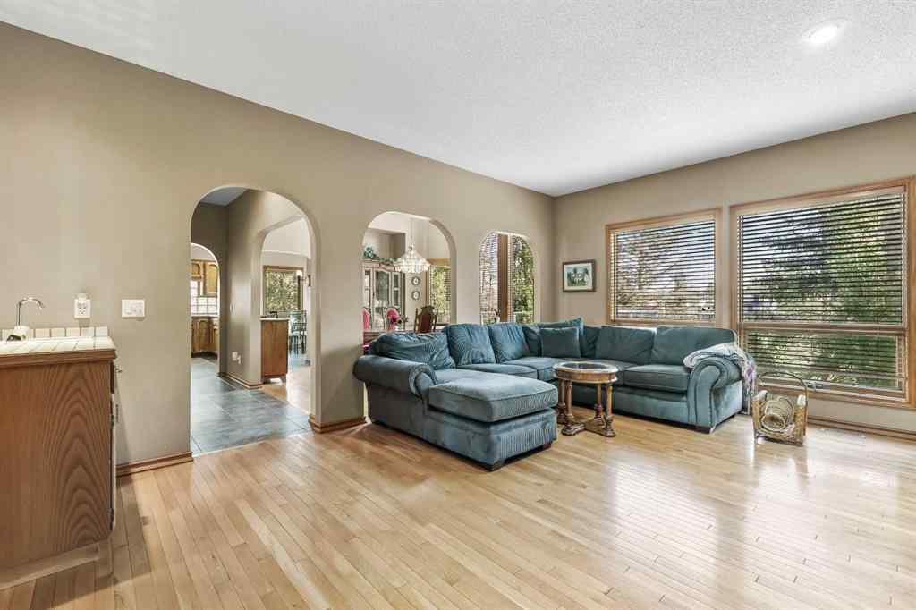 MLS® A2269176 - 322 Douglas Woods Court SE in Douglasdale/Glen Calgary, Residential