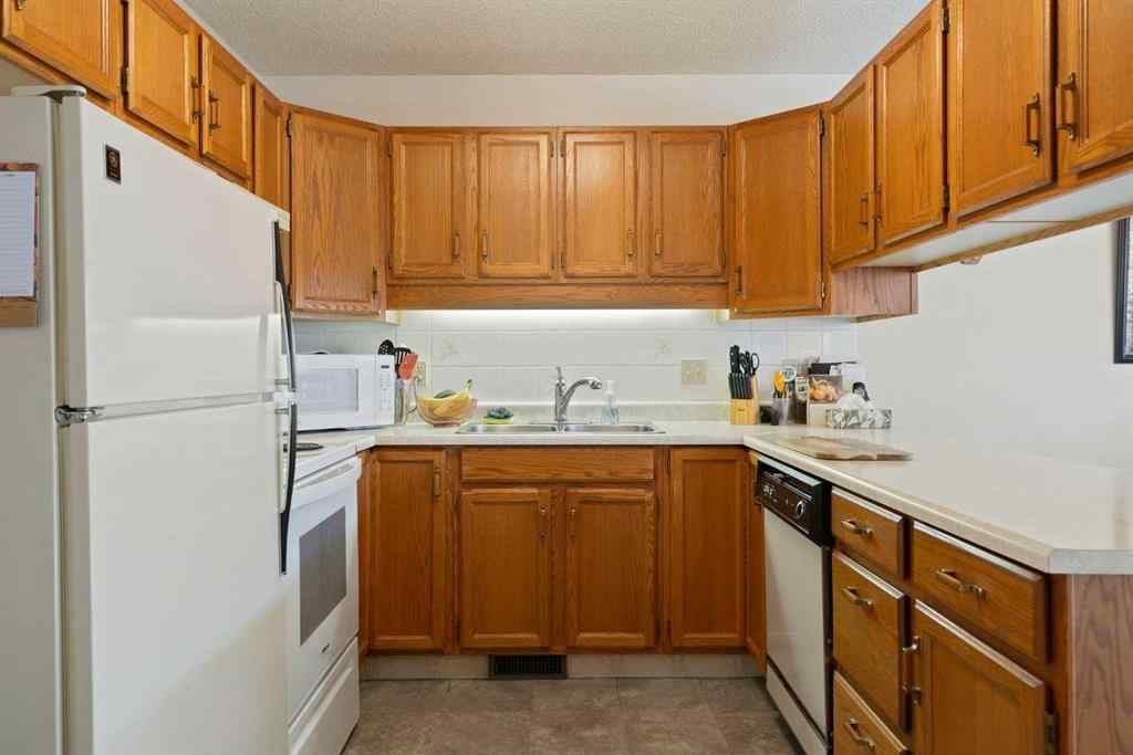 MLS® A2269204 - 40 Sandarac Circle NW in Sandstone Valley Calgary, Residential