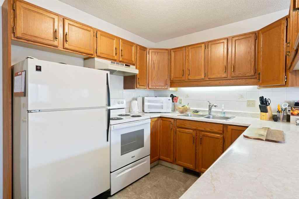 MLS® A2269204 - 40 Sandarac Circle NW in Sandstone Valley Calgary, Residential