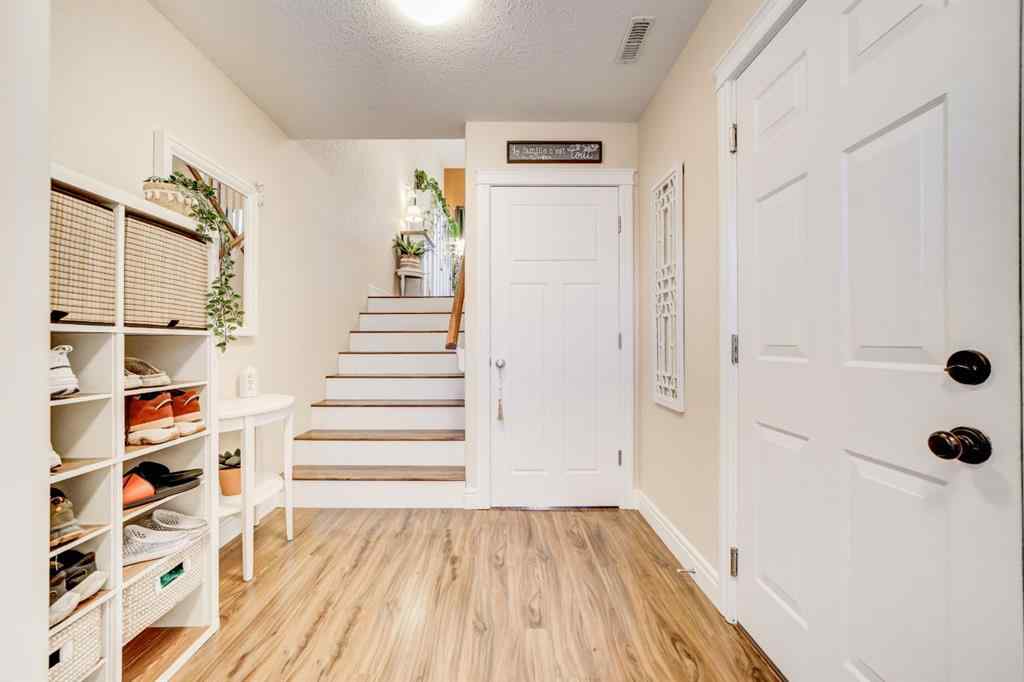 MLS® A2269214 - 869 Mt Sundance Manor W in Sunridge Lethbridge, Residential