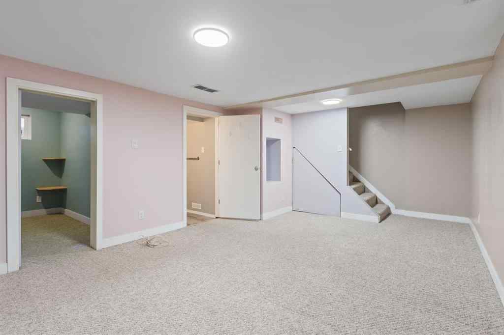 MLS&reg; # A2269218 - 352 Killarney Glen Court SW in Killarney/Glengarry Calgary, Residential Open Houses