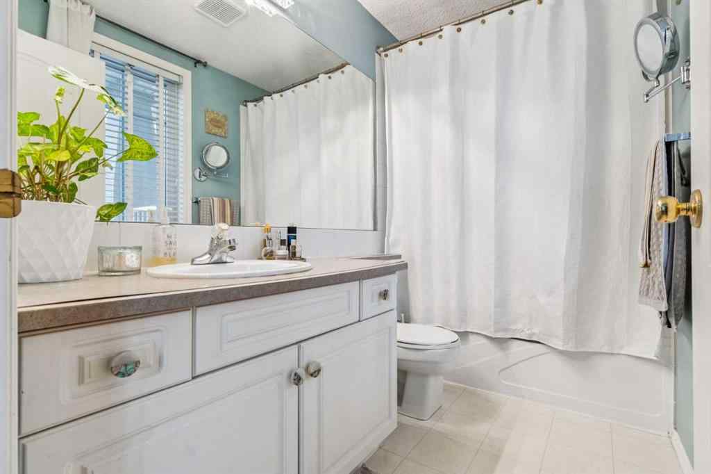 MLS® A2269234 - 32 Edgeridge Terrace NW in Edgemont Calgary, Residential