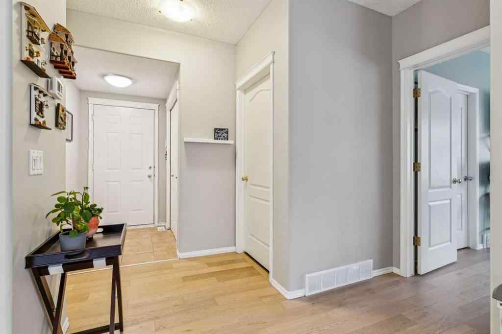 MLS® A2269234 - 32 Edgeridge Terrace NW in Edgemont Calgary, Residential