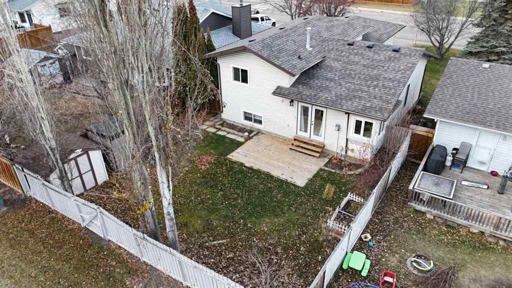 MLS® A2269277 - 9605 63 Avenue   in Country Club Estates Grande Prairie, Residential