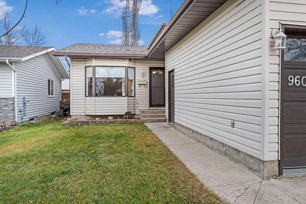 MLS® A2269277 - 9605 63 Avenue   in Country Club Estates Grande Prairie, Residential