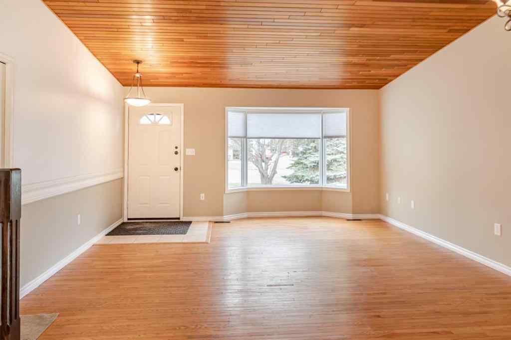 MLS® A2269277 - 9605 63 Avenue   in Country Club Estates Grande Prairie, Residential