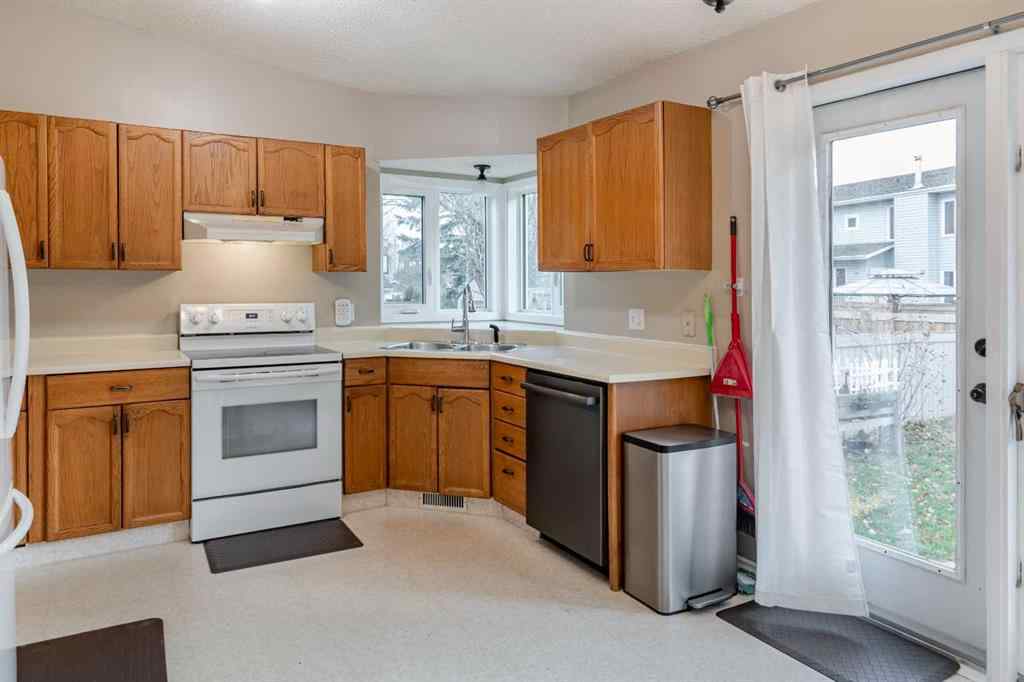 MLS® A2269277 - 9605 63 Avenue   in Country Club Estates Grande Prairie, Residential